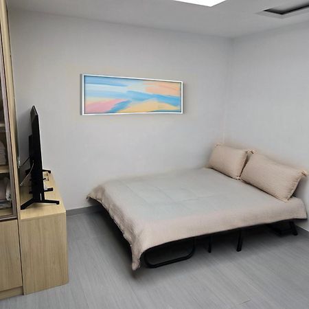 Pillows Coliving Гонконг Экстерьер фото
