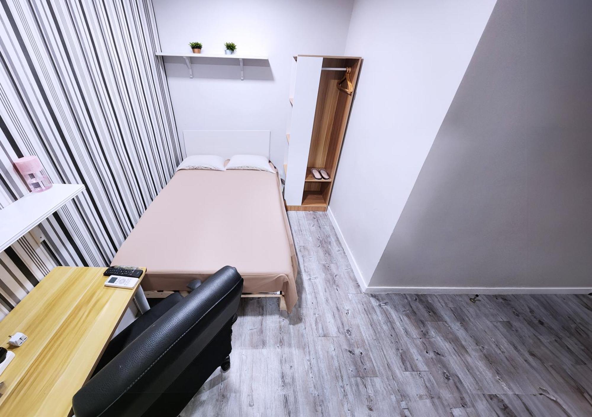 Pillows Coliving Гонконг Экстерьер фото