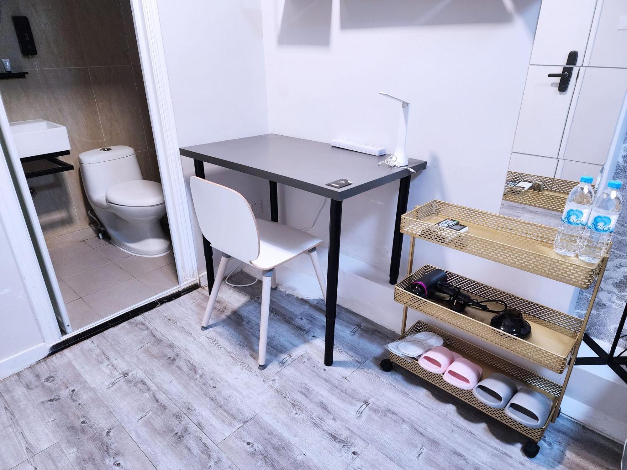 Pillows Coliving Гонконг Экстерьер фото