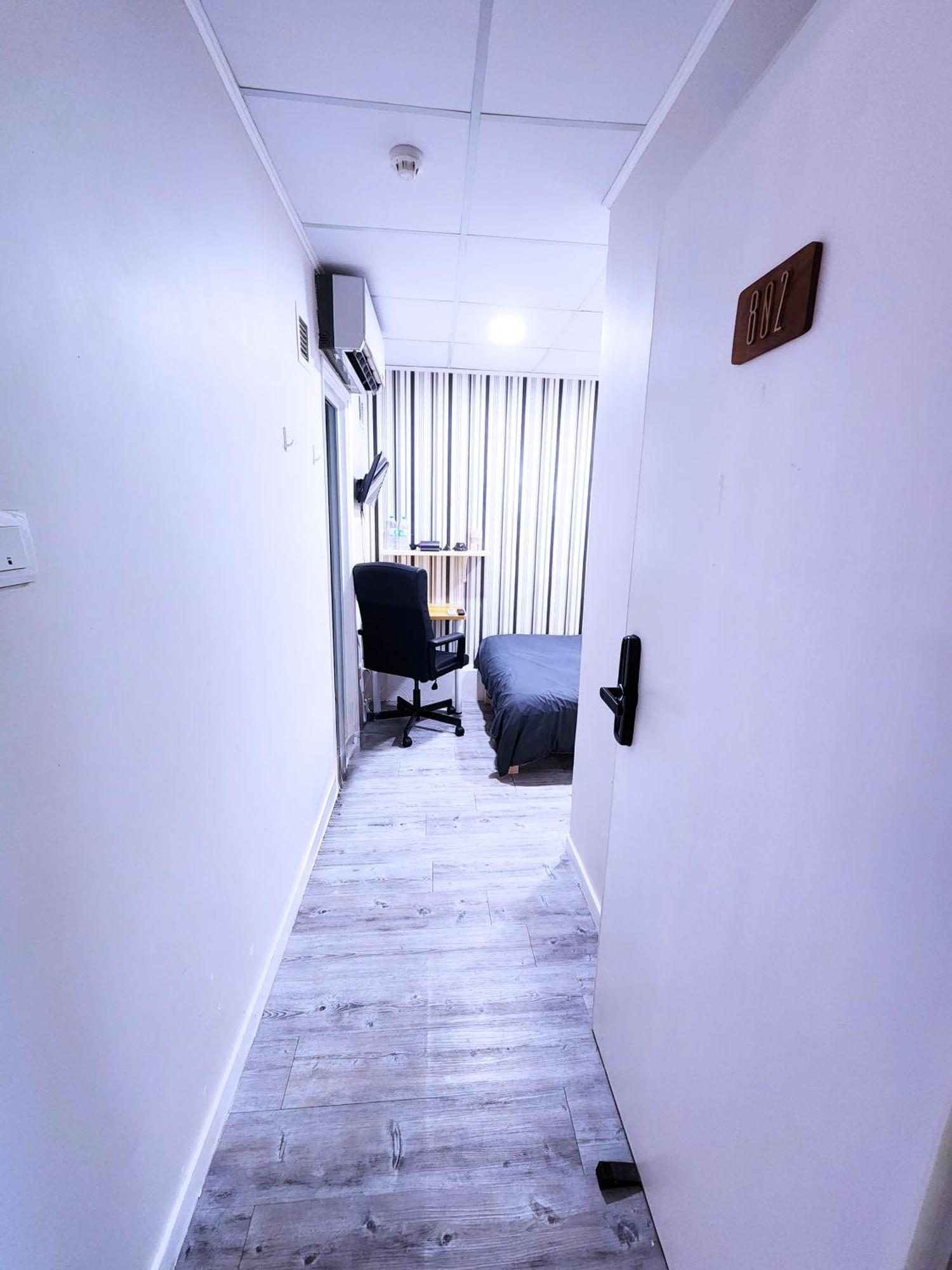 Pillows Coliving Гонконг Экстерьер фото